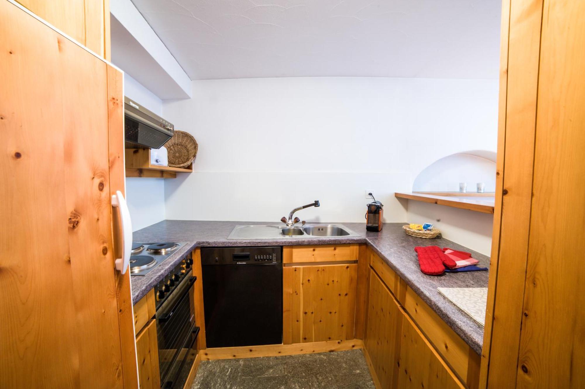 Chesa Michel Apartment Bever Room photo