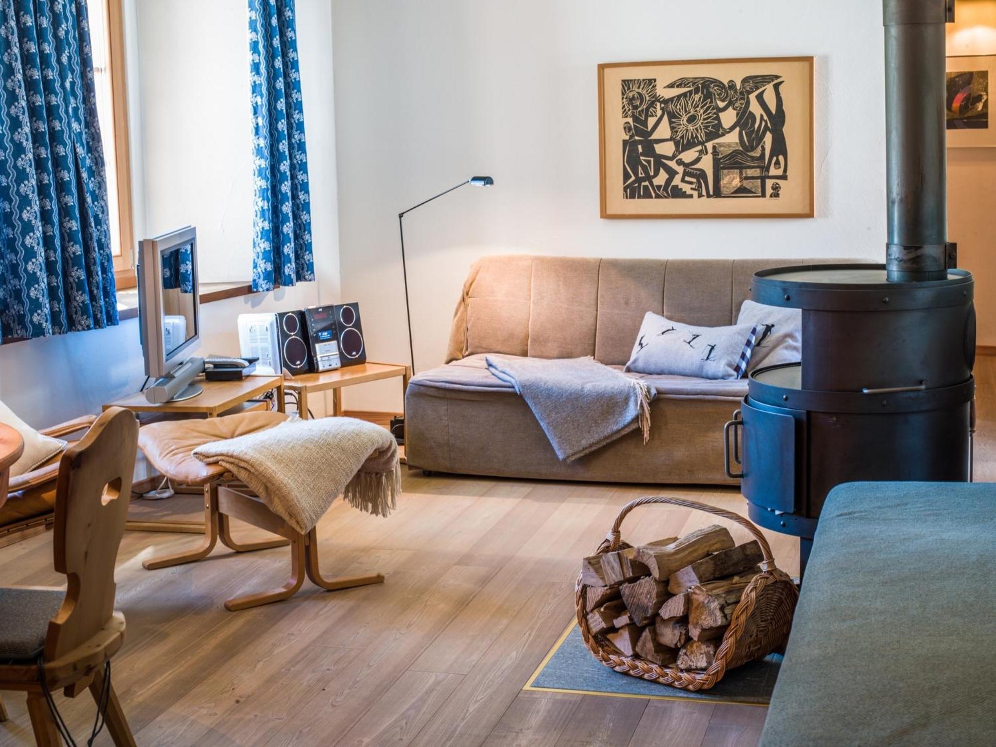 Chesa Michel Apartment Bever Room photo